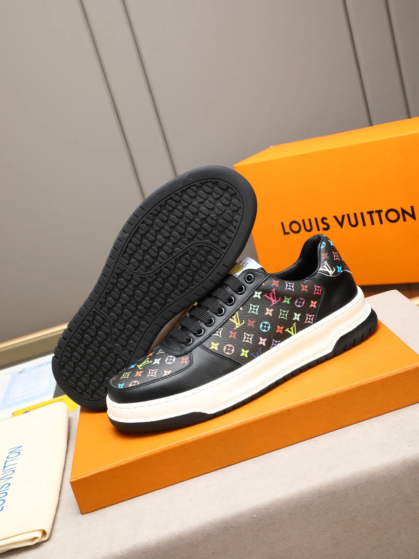 Mainly recommended model 👍👍👍P400 LOUIS VUITTON [Luden Yiwei] - LV upper imported first-layer cowhide combined with LV classic materials 🇩🇪 imported leather lining ➕ non-slip and wear-resistant outsole. Every man's identity is reflected in his elegant and stable upper shoes🚶🏻🚶🏻📯 No matter the wind or rain, the shoe last remains unchanged and can stand the test of time🔍️. ——Code number: 38-44 (45 can be customized)
